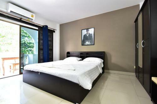 Escobar Guesthouse Jomtien Beach Exterior photo